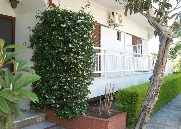 Giorgos Square