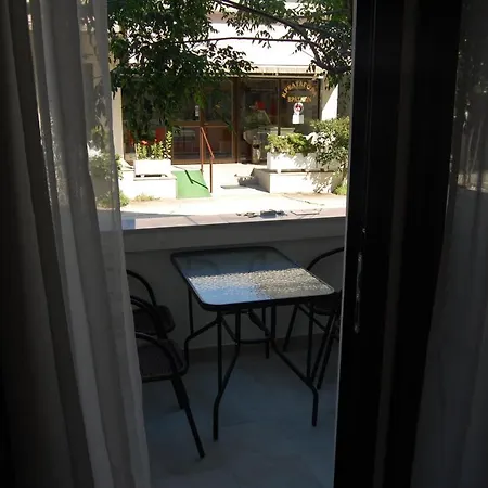 Giorgos Square Vrasná