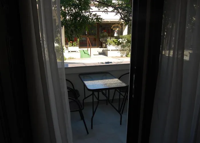 Giorgos Square Vrasná